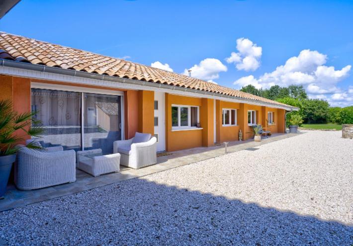 Domaine Des Jardins De La Saone Hotel Tournus Exterior photo